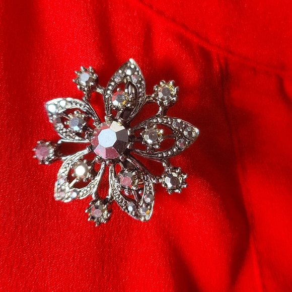 Vintage Rhinestone Brooch Pin - Picture 1 of 9